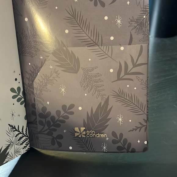Erin Condren Winter 2021 Exclusive Holiday Petite Planner - Picture 4 of 7